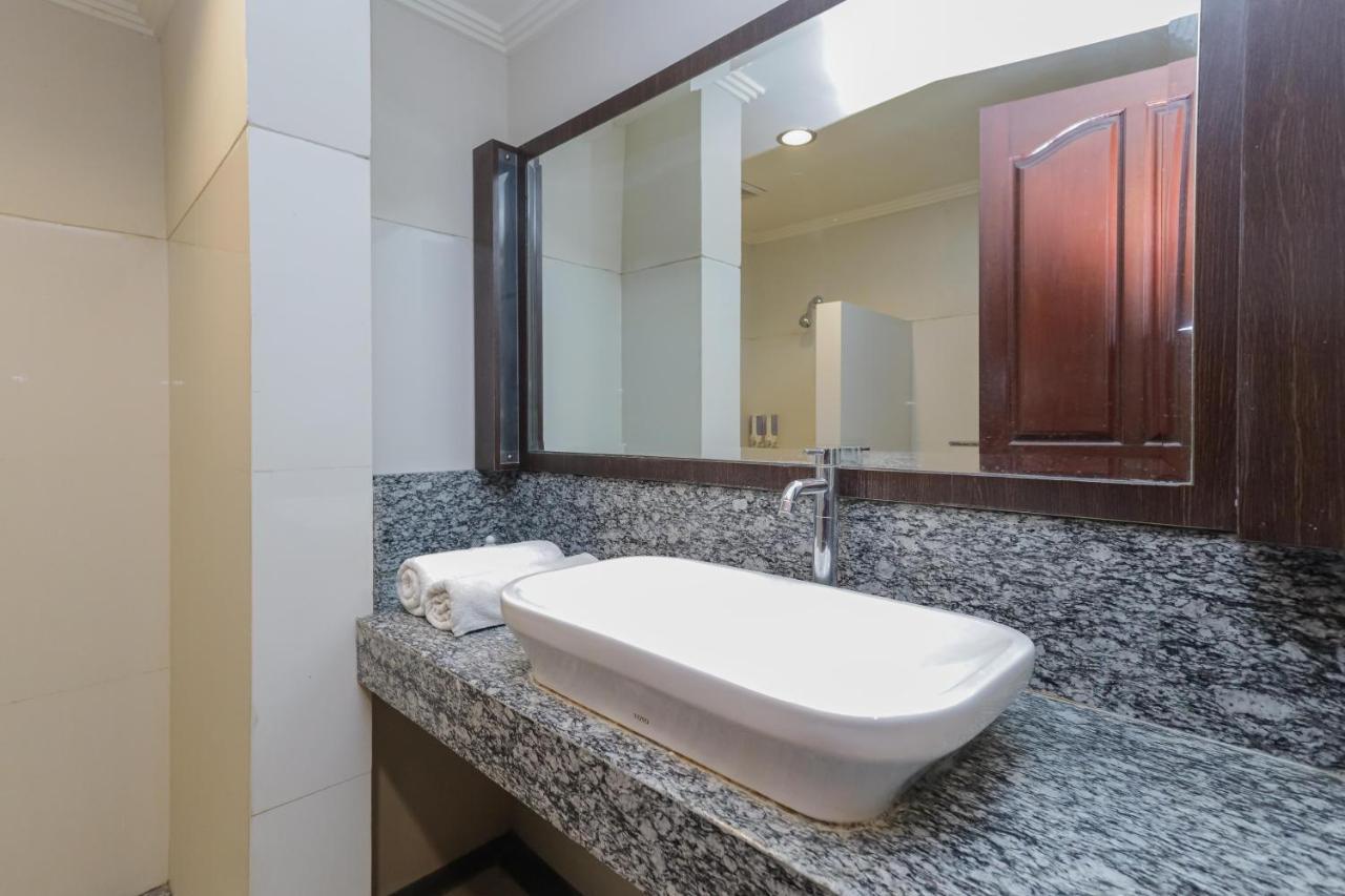 Urbanview Hotel Taman Suci Denpasar  Luaran gambar
