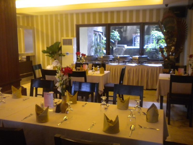 Urbanview Hotel Taman Suci Denpasar  Luaran gambar